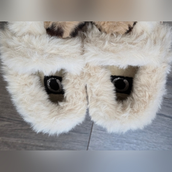 Cozy Fuzzy Soft Warm Slipper Shoes Poms Size 9 Snow Winter Streetwear Natural - Picture 6 of 10